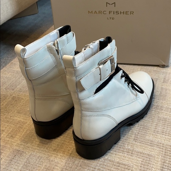Marc Fisher Ivory Leather Boots mismatched pair - Picture 6 of 10